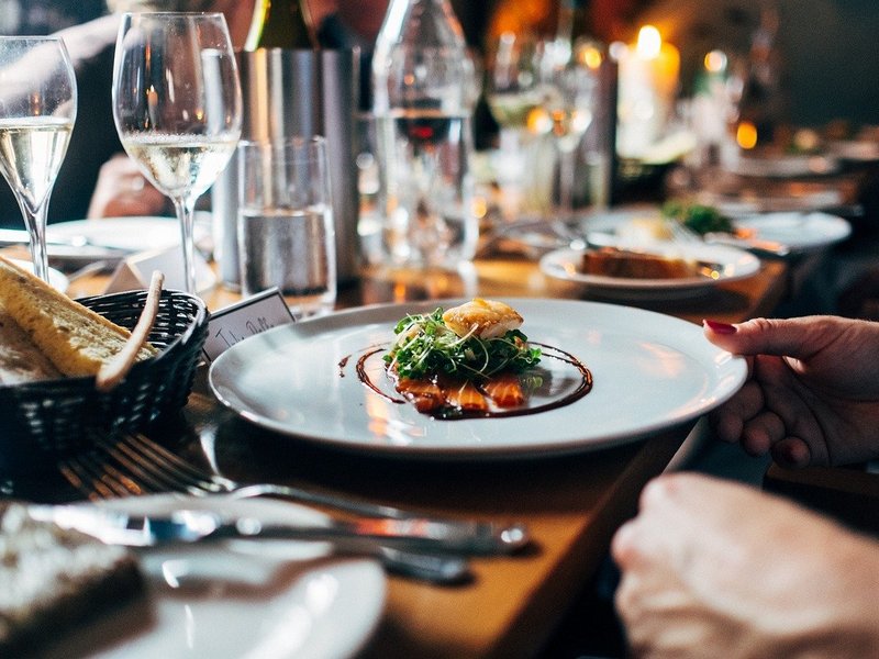 Kasa fiskalna do restauracji – jaką wybrać?